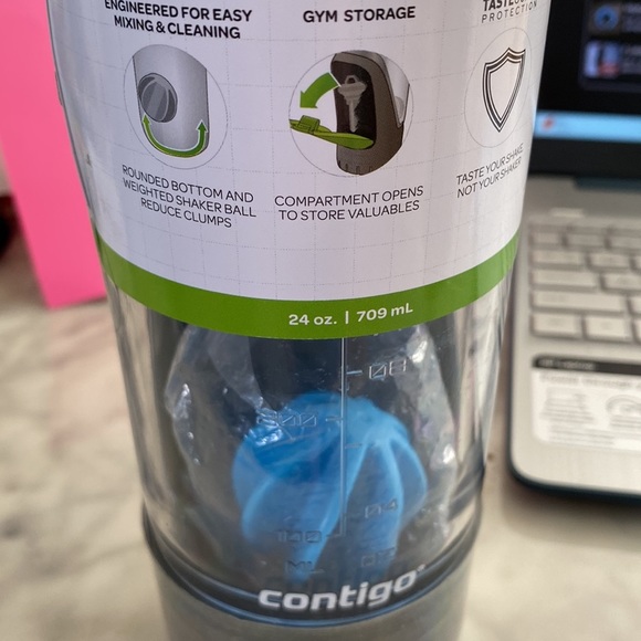 Contigo, 24 ounce shaker bottle with Jim storage, still sealed, NWT - Picture 3 of 8
